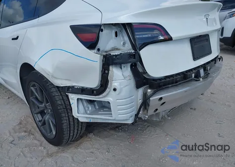 2021 Tesla Model 3 Standard Range Plus Rear-Wheel Drive z USA, uszkodzony, nr VIN 5YJ3E1EA6MF973154